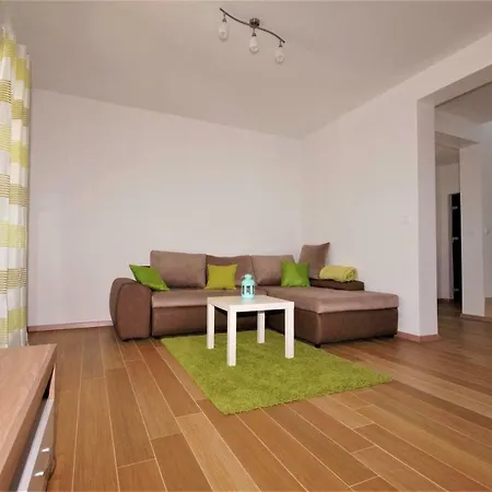 Mara Villa *